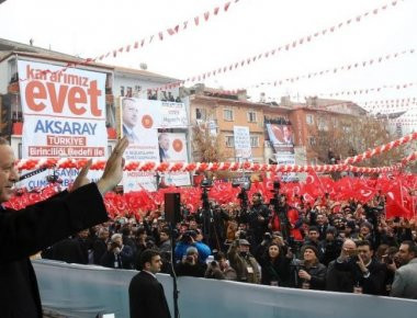 Le Monde για δημοψήφισμα Τουρκίας: «Μια φτωχή νίκη, γεμάτη άγνωστες παραμέτρους, θεωρείται ήδη μη νόμιμη»